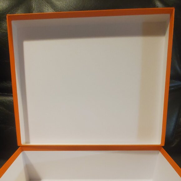 Perfect condition HERMES box 11"x14"x4.5" - Picture 3 of 4